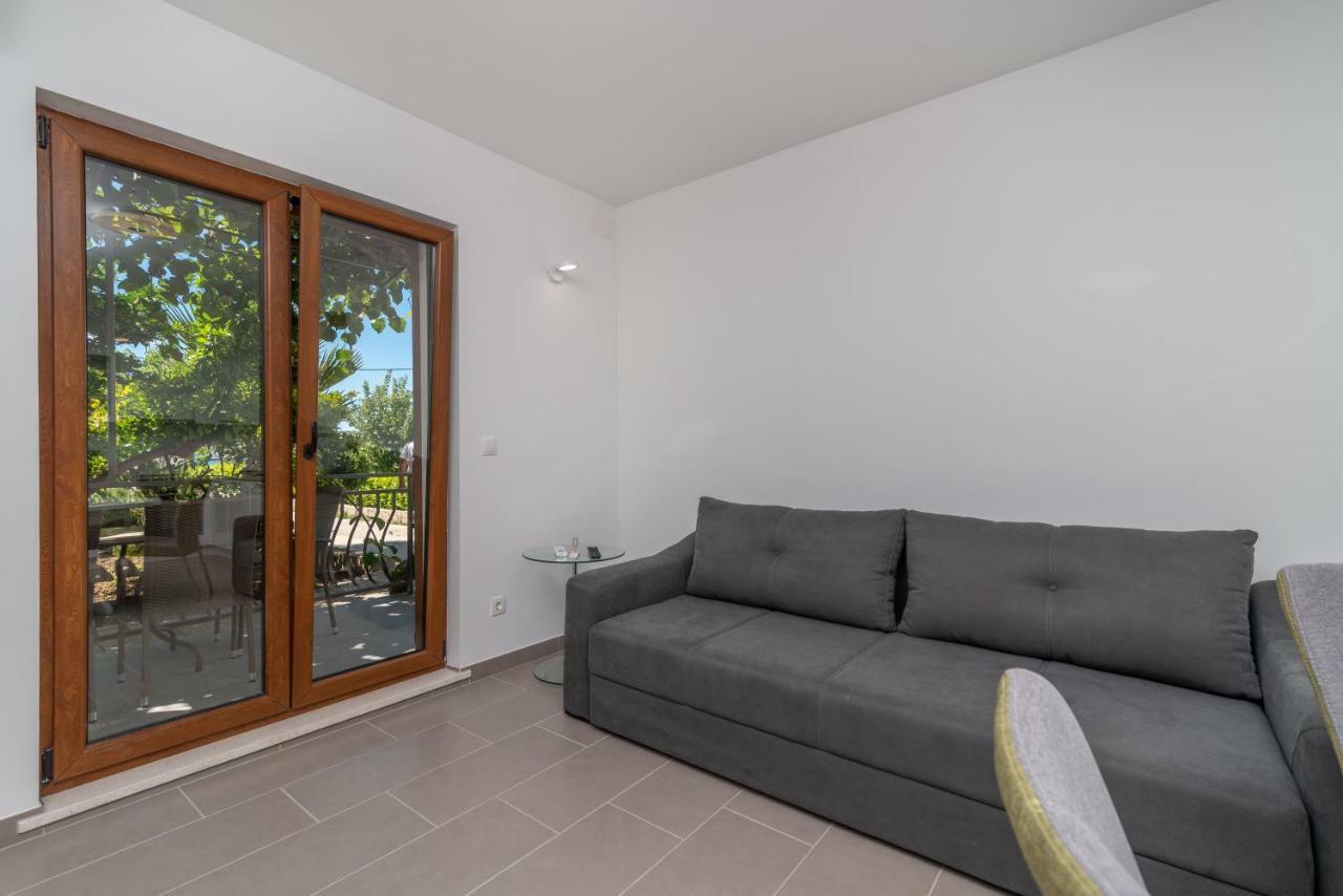Kiwi Apartment โตรกีร์ ภายนอก รูปภาพ