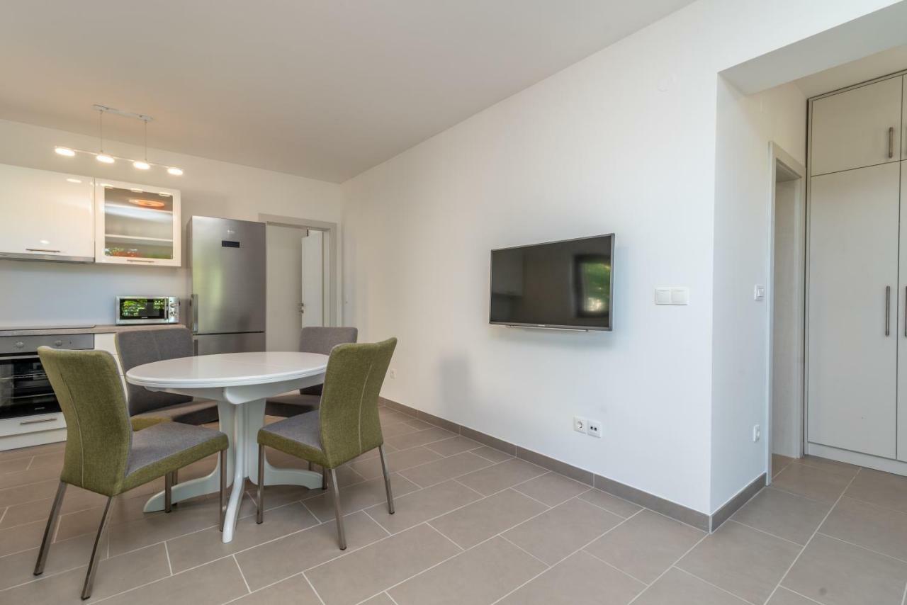 Kiwi Apartment โตรกีร์ ภายนอก รูปภาพ