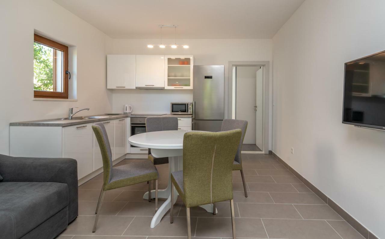 Kiwi Apartment โตรกีร์ ภายนอก รูปภาพ