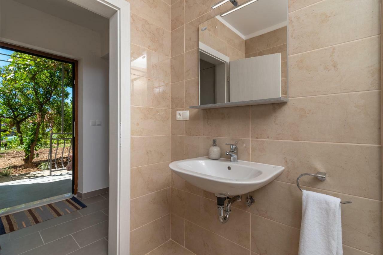 Kiwi Apartment โตรกีร์ ภายนอก รูปภาพ